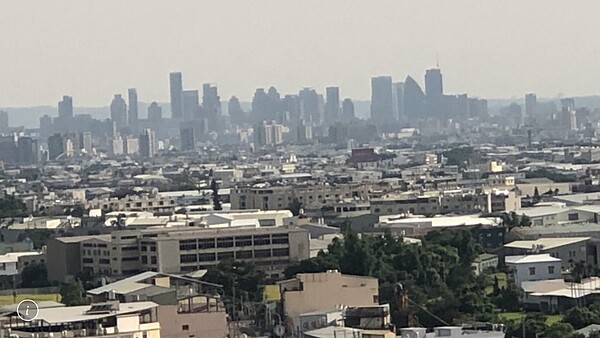 台中市民平均9.8年不吃不喝才能買到房屋,購屋痛苦指數創新高。記者陳秋雲/攝影