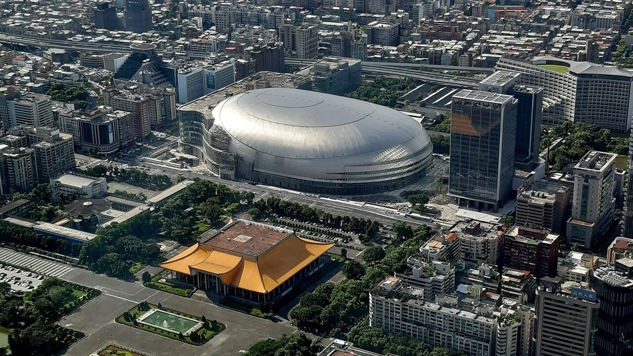 藍綠議員批評大巨蛋遠雄5年來一步都沒讓,市民沒有得到任何好處,反觀柯文哲討到政治利益。記者何祥裕/攝影