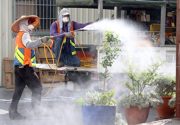 台灣研究團隊首度在台灣北部、中部的蚊子身上,發現人畜共通新興傳染病坦布蘇病毒,畜牧業者需多加留意環境清潔消毒工作。圖/聯合報系資料照