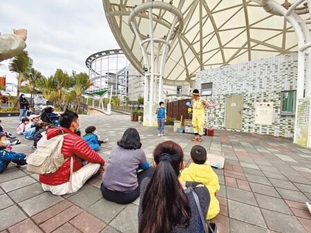 台北市兒童新樂園推出銅板價優惠，吸引民眾端午連假重返園區。（本報資料照片）