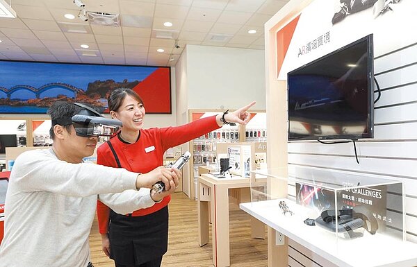 遠傳率先宣布,7月3日5G開台,北中南百貨門市全台展示5G服務大串連。圖/遠傳電信提供