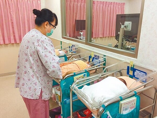 去年新生兒人數創下歷年來次低的紀錄。(本報資料照片)