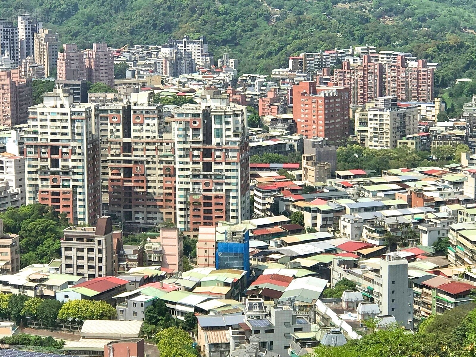 高房價讓年輕人買房夢更艱辛，甚至有不少人萌生「等房」念頭，不過專家也點出即便繼承家中房產，也可能會衍生日後換屋需求。圖／好房網News記者黃暐迪攝影