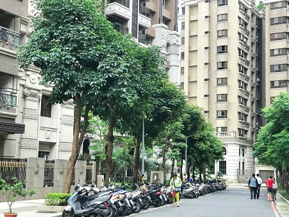 新北市永和仁愛特區新建案接連推出，也讓當地機車及汽車停車位需求增加。（非當事建案）示意圖／好房網News記者黃暐迪攝