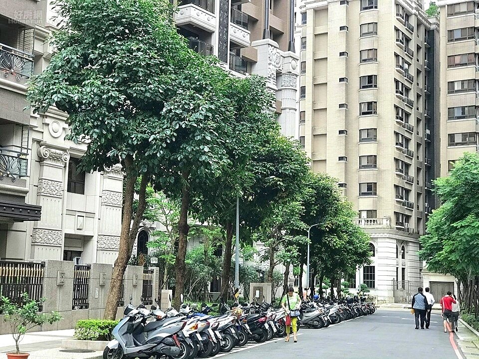 新北市永和仁愛特區新建案接連推出,也讓當地機車及汽車停車位需求增加。(非當事建案)示意圖/好房網News記者黃暐迪攝