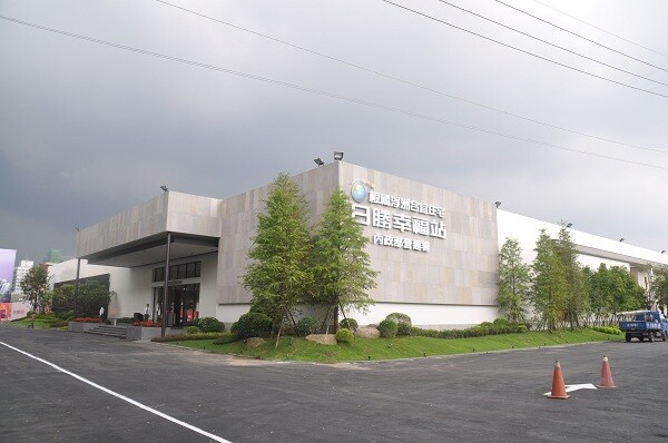 由營建署和日勝生集團推出的浮洲合宜住宅,將在本日接待中心進行抽籤作業,圖為浮洲合宜宅接待中心(圖/資料照片)