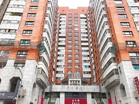 近日審議通過成為竹竹苗住戶自主都市更新案首例的新竹市「交大華廈社區」,在住戶婆媽的努力溝通下,歷經4年終於成功,相當不容易。(陳育賢攝)