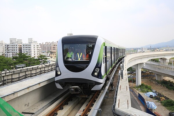 台中捷運綠線年底通車目標再下一城,初勘前須完成的連續7天穩定性測試成功過關。圖/台中市交通局提供