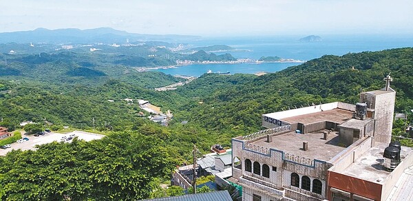 新北市長侯友宜昨說,瑞芳九份纜車傾向興建地面台車,地方人士表示認同。 記者邱瑞杰/攝影