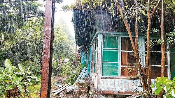 台北草山御賓館1998年被指定為市定古蹟,卻頹圮雜草叢生。圖/聯合報資料照