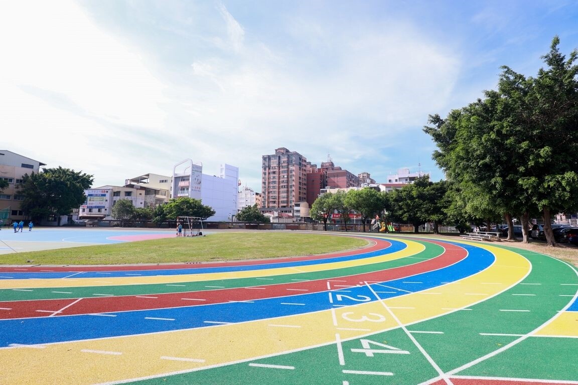 潭子國小110校慶,修建彩色跑道正式啟用。圖/台中市教育局提供