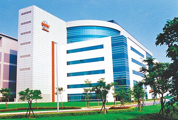 根據CRIF中華徵信所最新公布的研究顯示,台灣5000大企業總體營運在陸美貿易戰中受創不輕,出現「5壞」現象。圖為台積電晶圓14廠。(台積電提供)