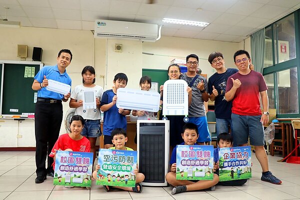 高雄市推動校園雙機計畫，去年已有34校安裝完成。圖／高雄市教育局提供