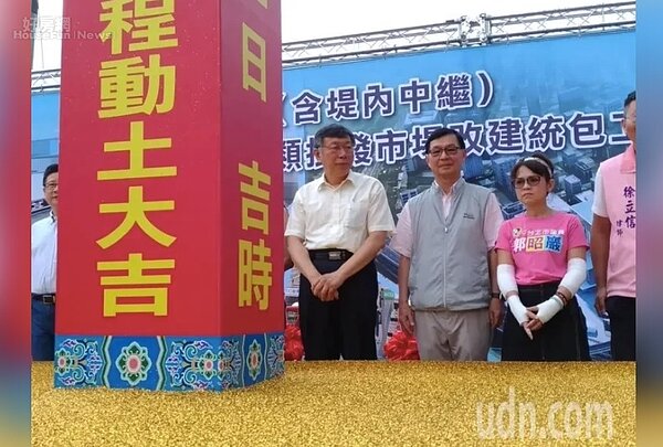 柯文哲表示，欠債不只要還錢，欠債還要繳利息，應審慎為之，以避免債留子孫。