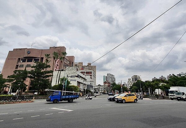 新北市政府主導的「土城捷運站周邊TOD都更案」持續推進，在捷運旁共2.19公頃公有地將進行都更。記者魏翊庭／攝影