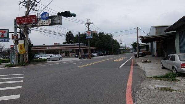 新北105市道路寬不足，車流量卻越來越大，亟需拓寬。圖／新北市工務局提供