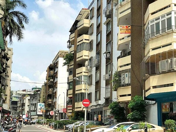 疫後房市價格怎麼走備受矚目,不過根據房仲業者調查,有七成消費者認為「房地合一稅」上路後,有效抑制房產短期投資操作。圖/好房網News記者黃暐迪攝