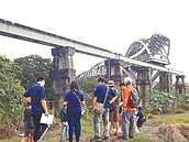 荒廢20餘年　北港復興鐵橋拚重生