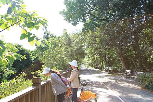 田心仔公園自行車道沿途綠樹成蔭,自然美景圍繞。圖/台北市工務局提供