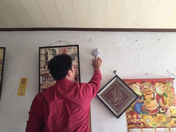 保障弱勢族群居家安全,防火警報器安裝率百分百。圖/傳播暨國際事務處提供