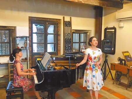 源古本舖化身和平戲院，設計有青春影像館及青春唱盤音樂館系列活動。（呂筱蟬攝）