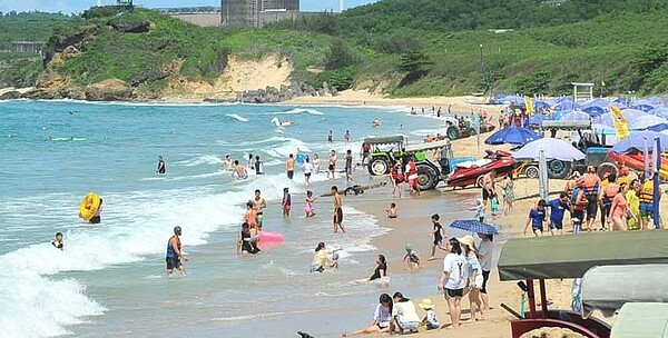 國內旅遊回溫,讓住宿及餐飲業、批發及零售業無薪假情況緩解。圖/中時報系資料照