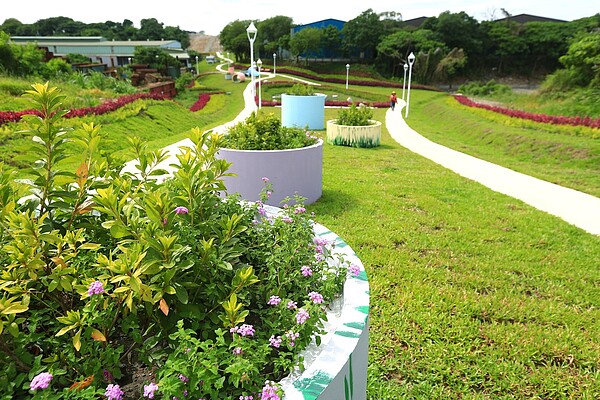 新北市政府整頓五股垃圾山,變身綠意盎然休閒好去處。圖/新北市政府提供