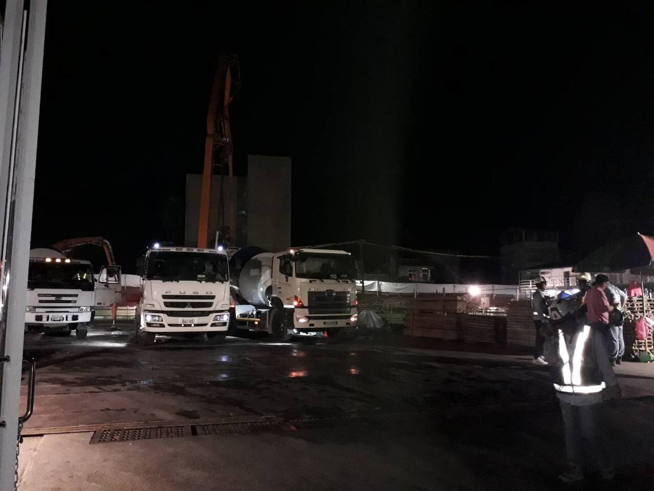 和興水岸社會住宅夜間施工。圖/羅智強提供