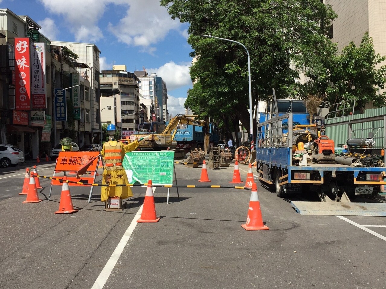 道路挖埋管線學問大，高雄市政府為如何適當管控傷腦筋。記者楊濡嘉／攝影