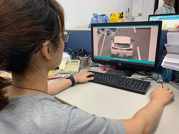 新北市環保局取締改裝噪音車,今年前半年數量已是去年全年10倍以上。圖/環保局提供