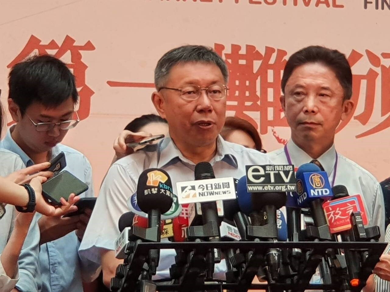台北市長柯文哲參加「天下第一攤」頒獎活動時受訪。記者楊正海／攝影