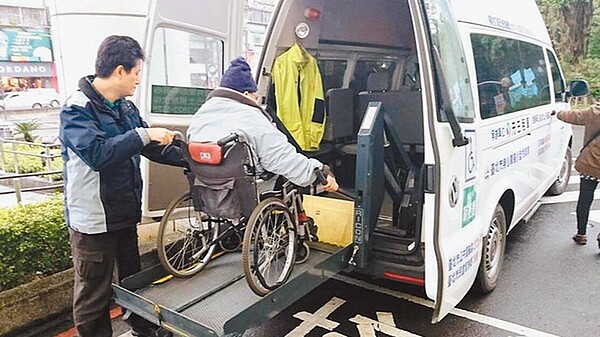 台北市復康巴士僅328輛,尖峰時刻會出現車輛供不應求的狀況。圖/中時報系資料照