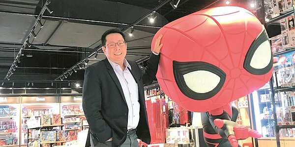 新光影城董事長吳昕昌自稱是進了半個電影圈，他學習與嘗新，光是連結逾30個IP的「句商店」即成影城小金雞！圖／李麗滿