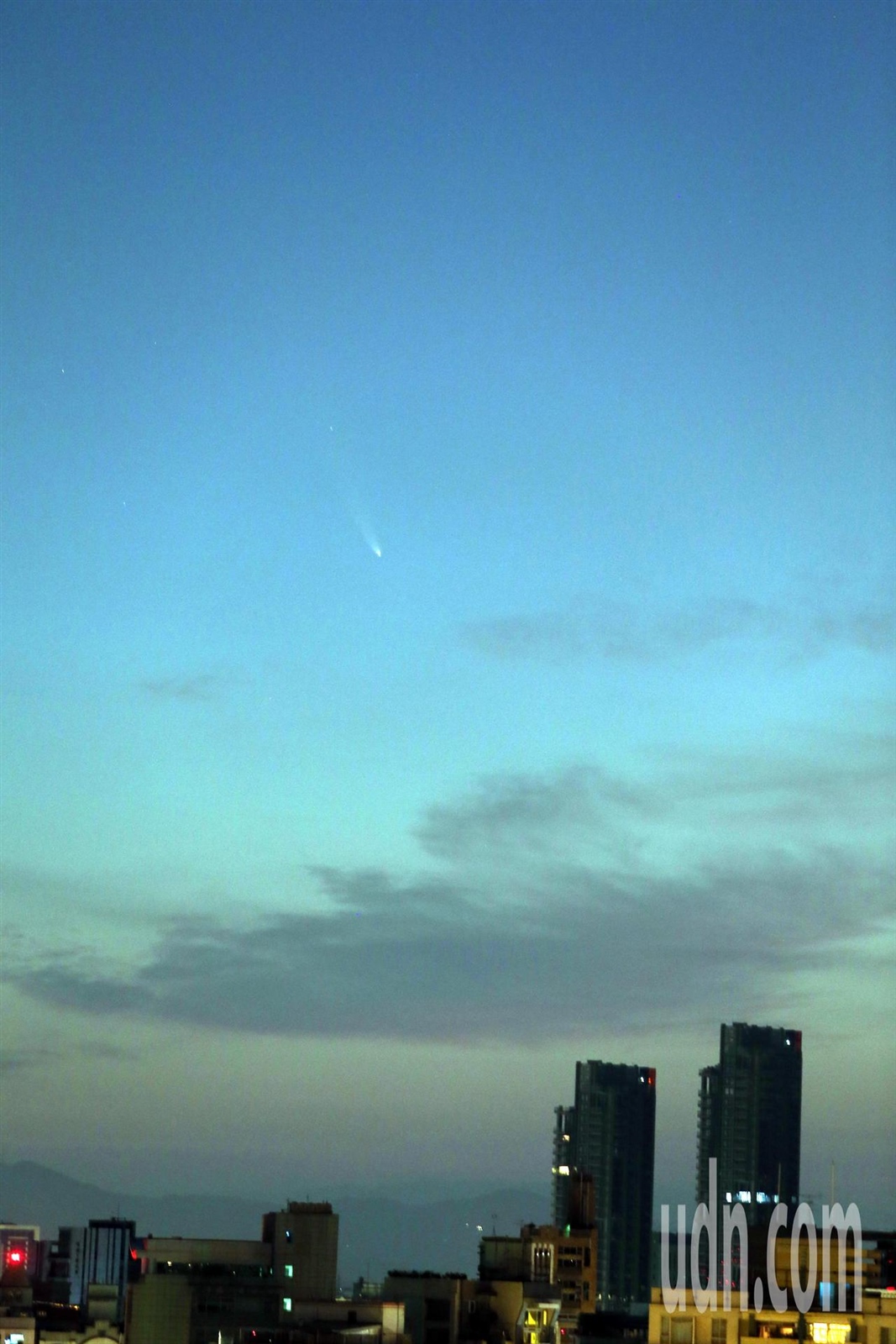 尼歐懷茲彗星，近日清晨可以肉眼見到。記者陳易辰／攝影