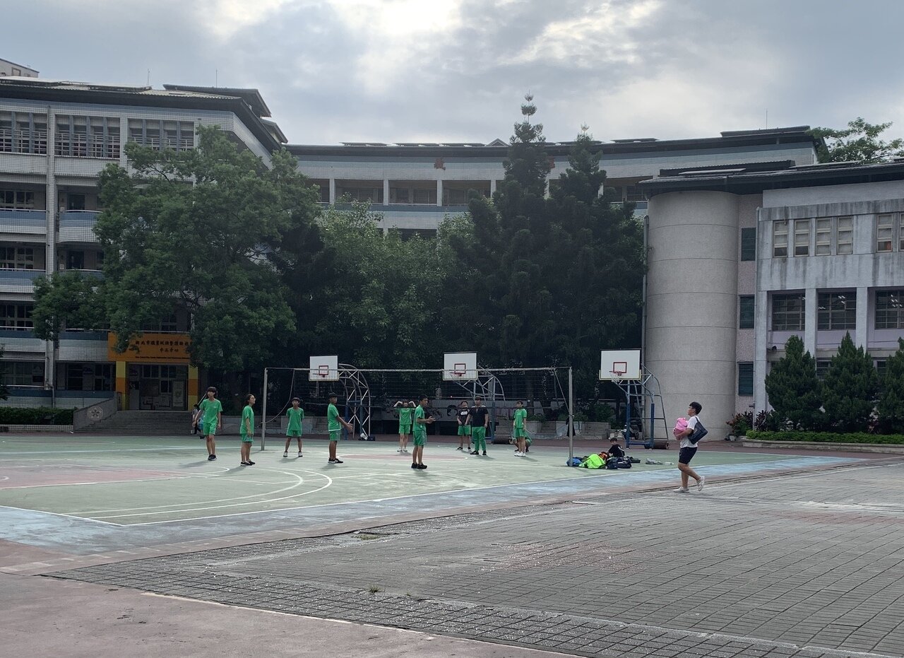 新北市大部分學校在非上課時段,會開放給社區居民使用。記者魏翊庭/攝影