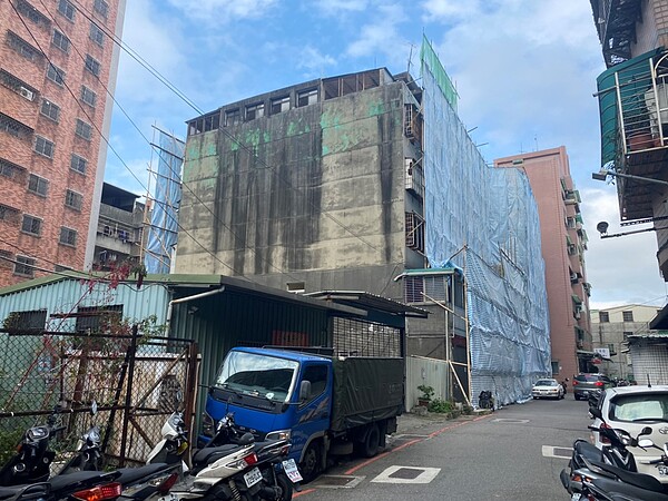 蘆洲中山一路海砂屋更新前。圖/新北市都更處提供