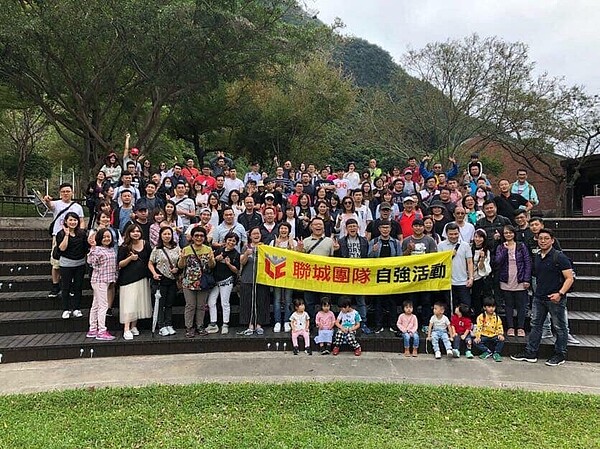 店東謝坤志給同仁福利也不手軟。(圖/永慶不動產)