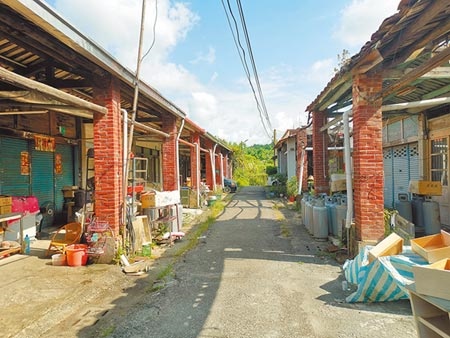 台南市左鎮區公所擬將老屋整修成民宿，希望觀光客「來去鄉下住一晚」。（劉秀芬攝）