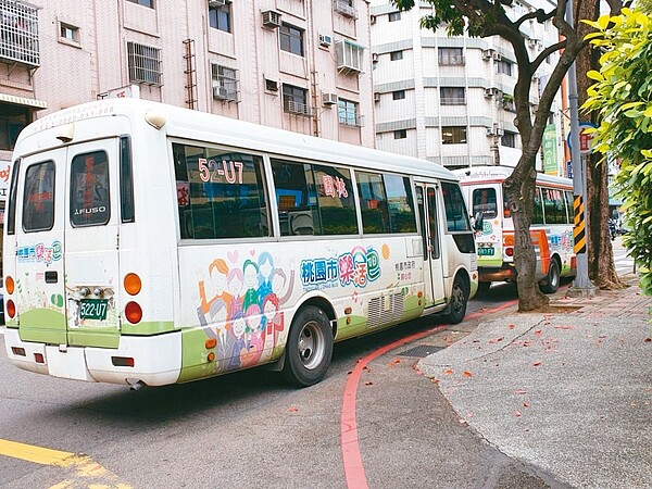 新冠疫情期間，桃園市樂活巴減班3成、48條路線，將從今天起恢復營運。記者陳夢茹／攝影