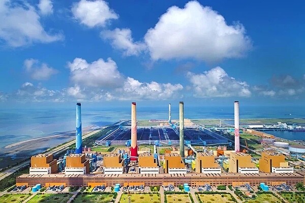 全台用電量連續兩日創歷史新高,為因應用電需求,明日中火將達到「9部機組發好發滿」的狀態。 本報資料照片