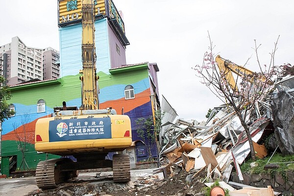 新北市議會昨二讀通過「新北市強制拆除違章建築收費自治條例」草案,針對影響公安五大類20項才會收費。圖/聯合報系資料照片