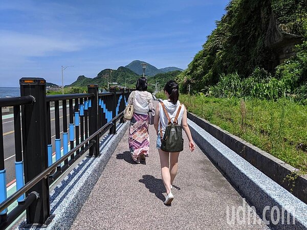 今天仍炎熱高溫，午後有局部陣雨。記者楊德宜／攝影 
