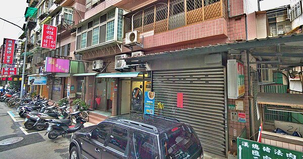 位在富陽街華廈的一間套房，單價竟只要15萬元。圖／取自Google Maps