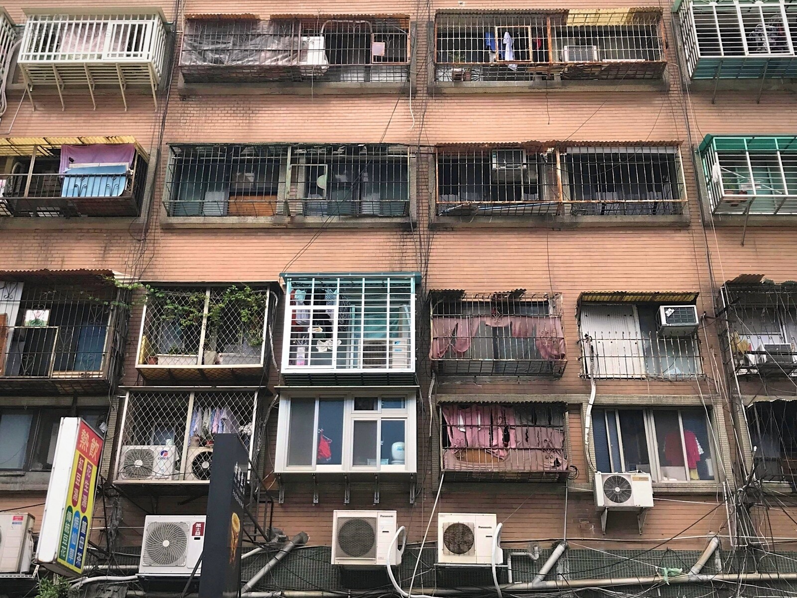 爛到沒人要?想買中古屋驚覺「一半都在2樓」 他平反:沒有絕對缺陷 網友問房子的年限是幾年?圖/好房網News記者呂詠柔攝