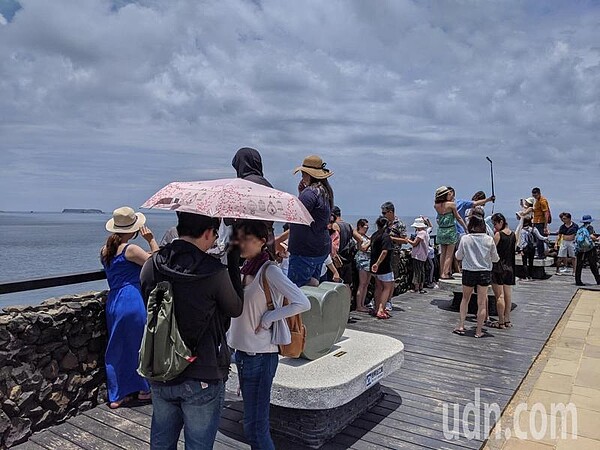 18日依舊是高溫炎熱的天氣。記者楊德宜/攝影