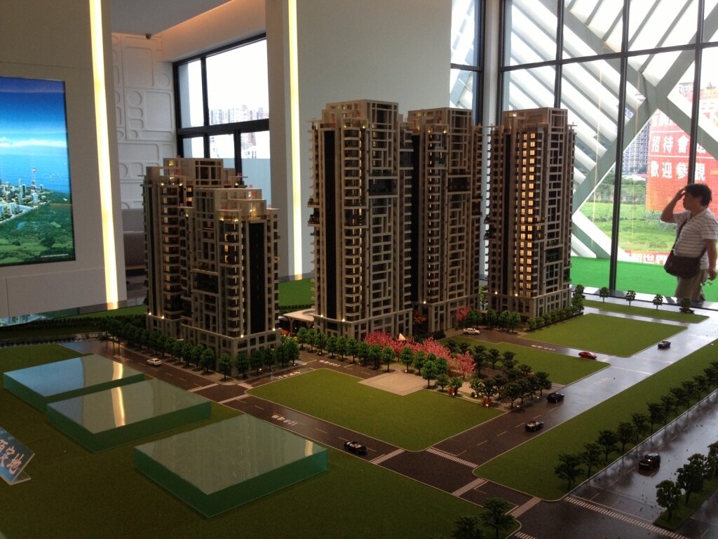 奢侈稅影響房價起伏,房價又牽動購屋族的區位選擇,購屋版圖因而產生移動。(圖/馮牧群)