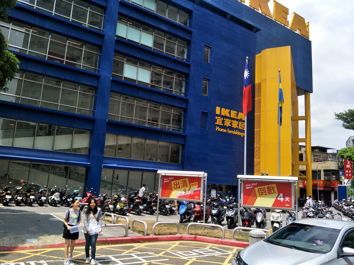 IKEA宜家家居桃園店本月22日關店後，青埔新IKEA桃園店（見圖）23日開幕銜接營業，成為北台灣最大IKEA旗鑑店，提供消費者購物、玩樂體驗。記者曾增勳／攝影
