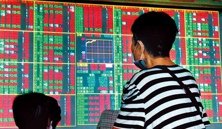 美國那斯達克以及費半指數創下新高,亞股也普遍走揚,激勵市場信心,台股21日終場指數大漲223點,收在12,397點,成交量2,237億元。(本報資料照片)
