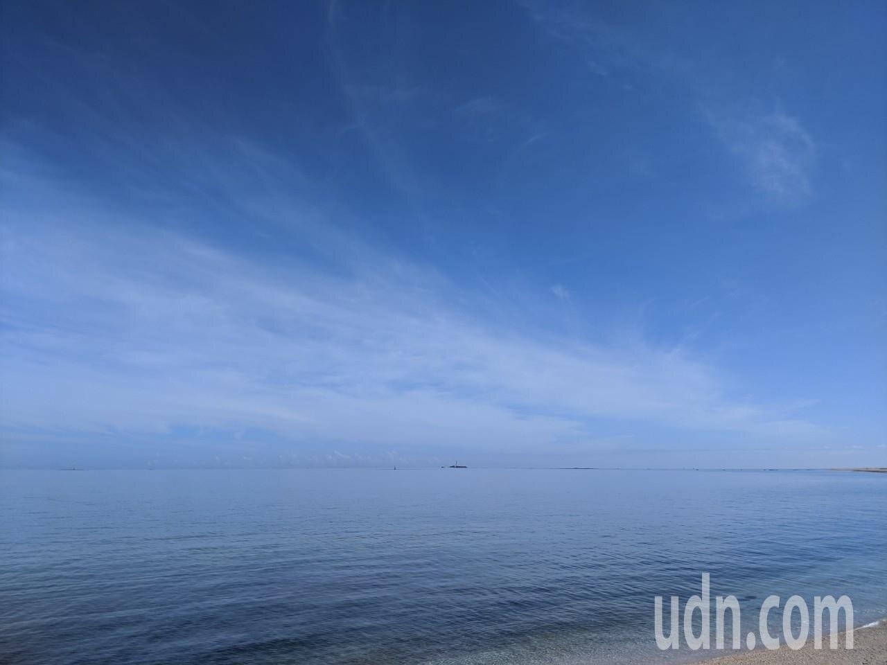 今明兩天的天氣都很類似,高壓持續增強。記者楊德宜/攝影