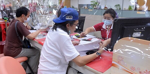 截至7月17日,企業、個人可申請延期或分期繳稅,其中企業上萬家申請,綜所及營所合計近300億所得稅延後入國庫。圖/本報資料照片